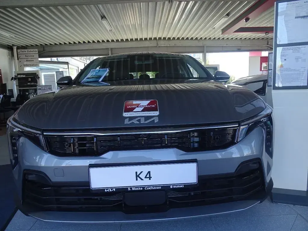 Neu Kia K4 Spirit 150 PS (110 kW) 2026 Grau Limousine