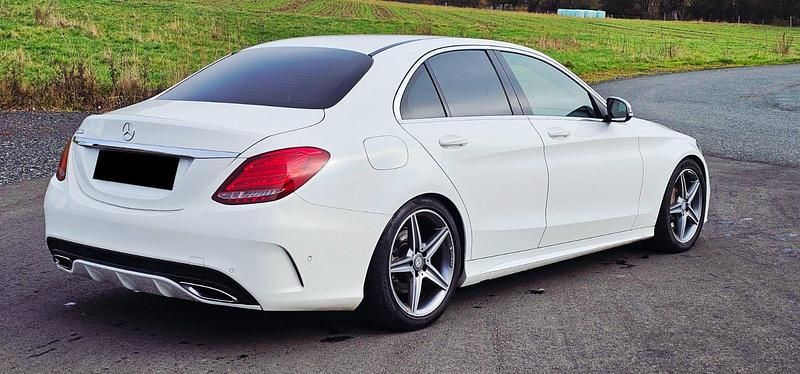 Weiß Gebraucht 2015 Mercedes C300 AMG line Limousine | 13.999 € (Fairer Preis) - Bild 1/4
