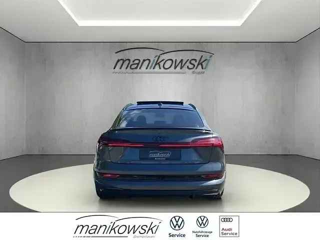 Gebraucht Audi e-tron Ambiente 272 kW (370 PS) 2022 Grau SUV