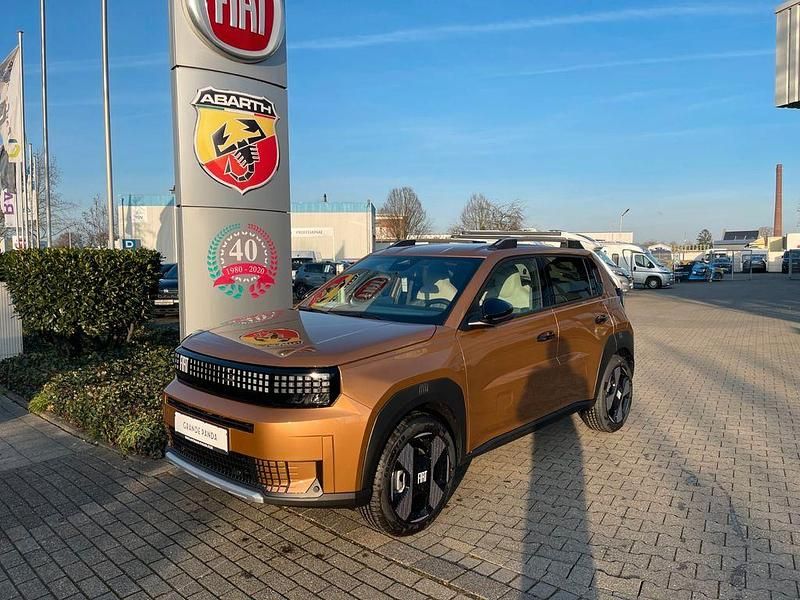 Neu Fiat Grande Panda La Prima 110 PS (80 kW) 2026 Braun Kleinwagen
