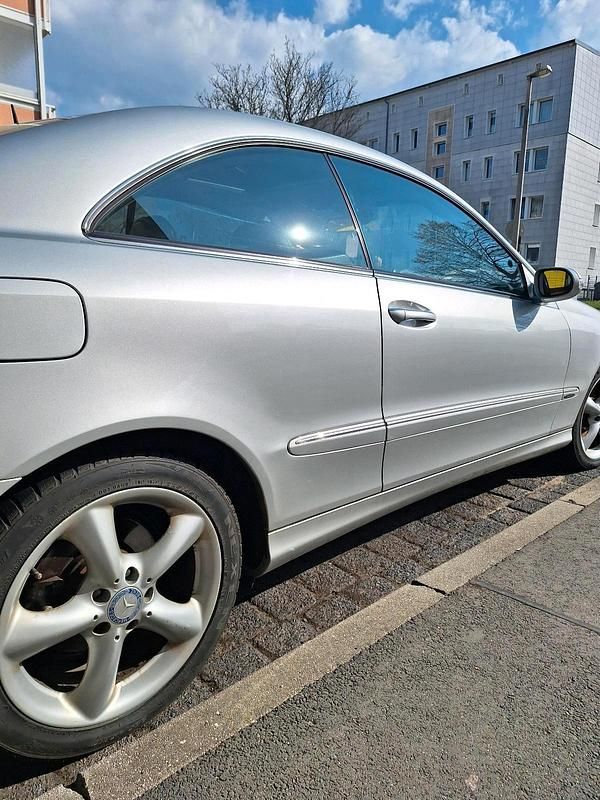 Gebraucht Mercedes CLK320 218 PS (160 kW) 2003 Silber Coupé