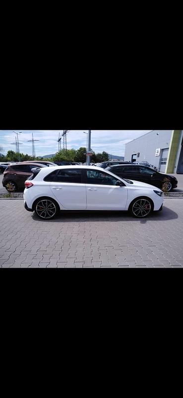 Weiß Gebraucht 2019 Hyundai i30 N Performance Limousine | 20.999 € (Fairer Preis) - Bild 1/4