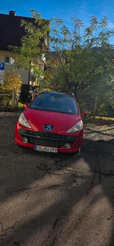 Rot Gebraucht 2008 Peugeot 207 Kombi | 2.200 € (Fairer Preis) - Bild 1/4