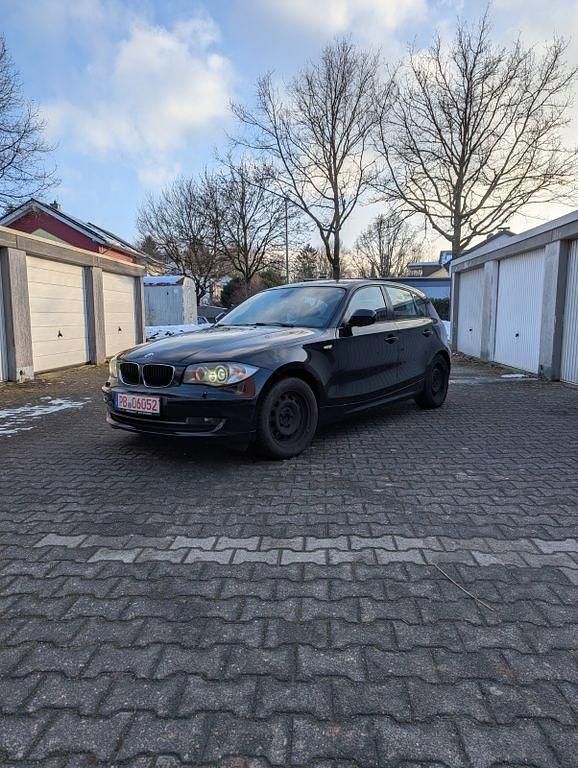 Gebraucht BMW 118 143 PS (105 kW) 2011 Schwarz Kleinwagen