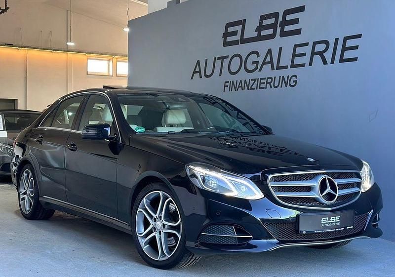 Schwarz Gebraucht 2017 Mercedes E220 Limousine | 18.900 € (Guter Preis) - Bild 1/4