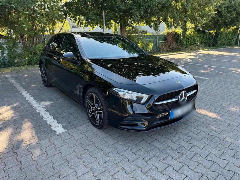 Schwarz Gebraucht 2020 Mercedes E250 AMG Limousine | 22.000 € (Fairer Preis) - Bild 1/4