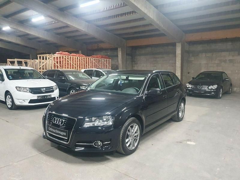 Schwarz Gebraucht 2012 Audi A3 Attraction Limousine | 9.890 € (Guter Preis) - Bild 1/4