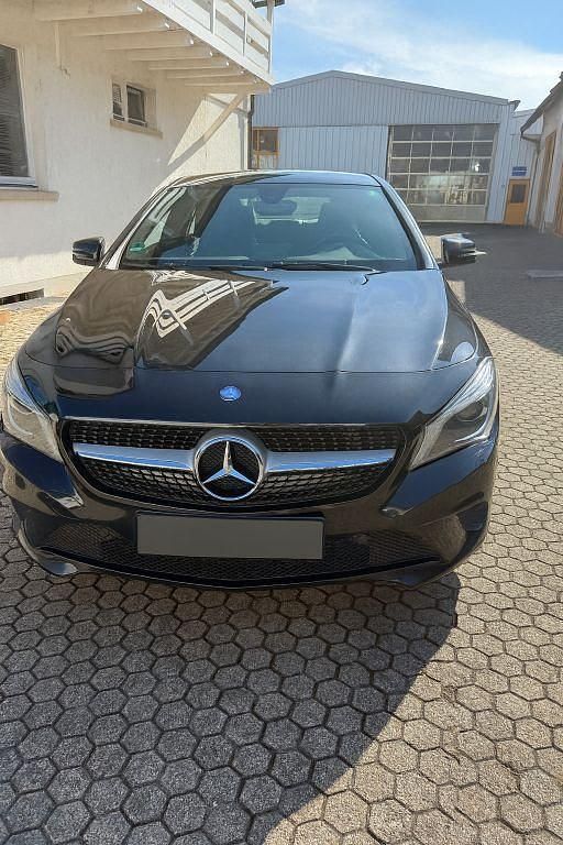 Schwarz Gebraucht 2016 Mercedes CLA200 Coupé | 13.900 € (Fairer Preis) - Bild 1/4