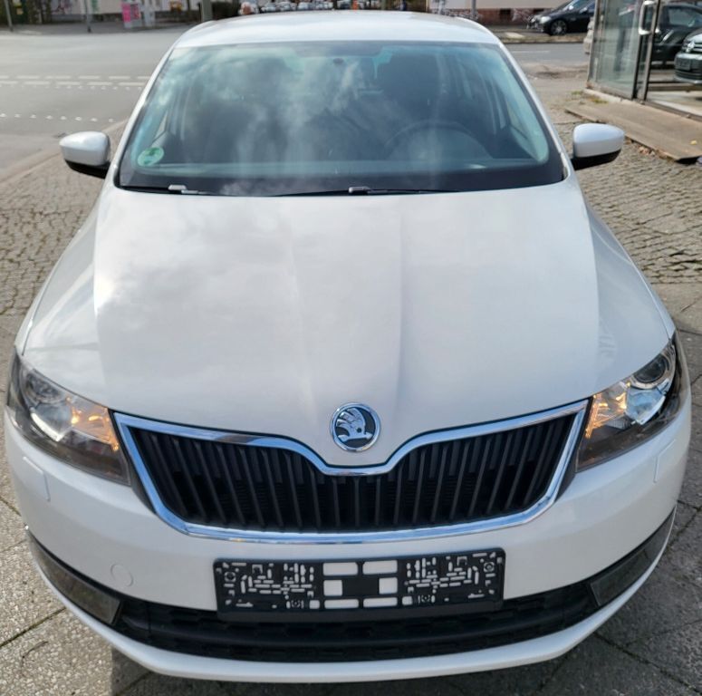 Candyweiss Gebraucht 2014 Skoda Rapid Elegance Limousine | 10.990 € (Fairer Preis) - Bild 1/4