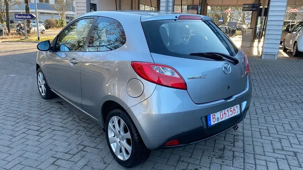 Gebraucht Mazda 2 Active 75 PS (55 kW) 2011 Silber Kleinwagen