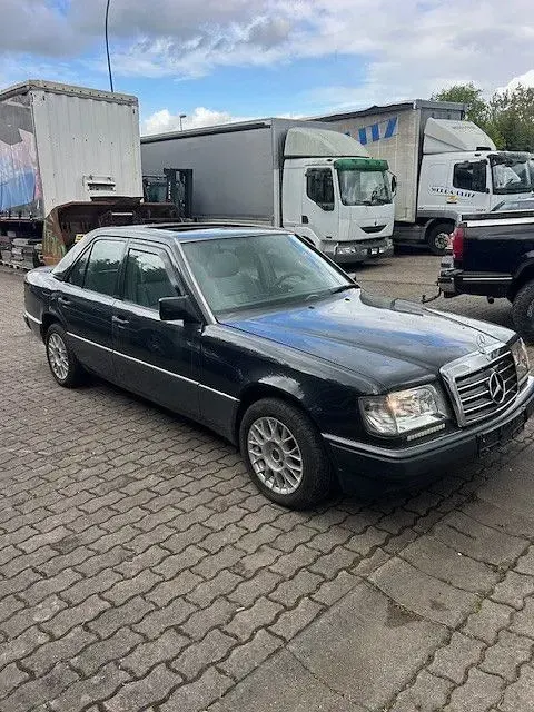 Gebraucht Mercedes 200 118 PS (86 kW) 1991 Schwarz Limousine