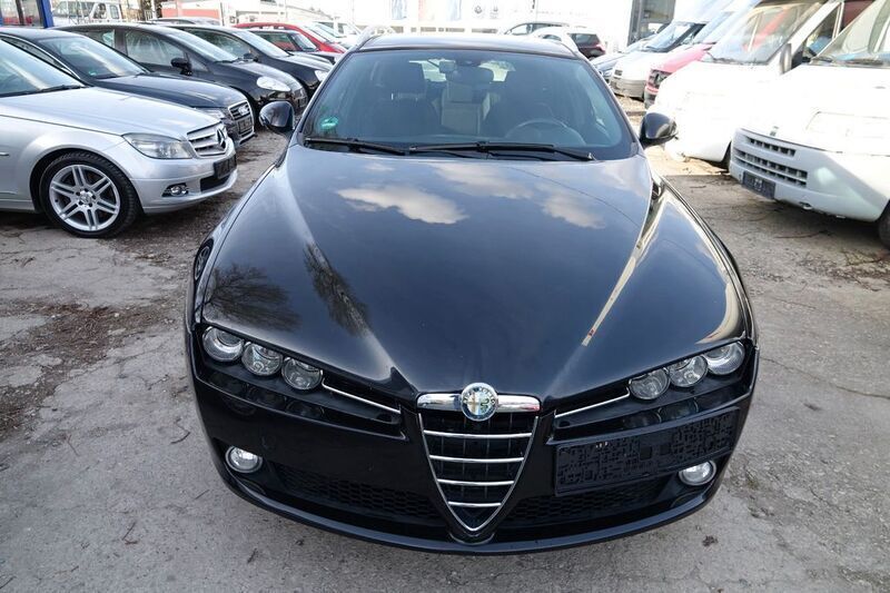Schwarz Gebraucht 2010 Alfa Romeo 159 Kombi | 1.900 € (Guter Preis) - Bild 1/4