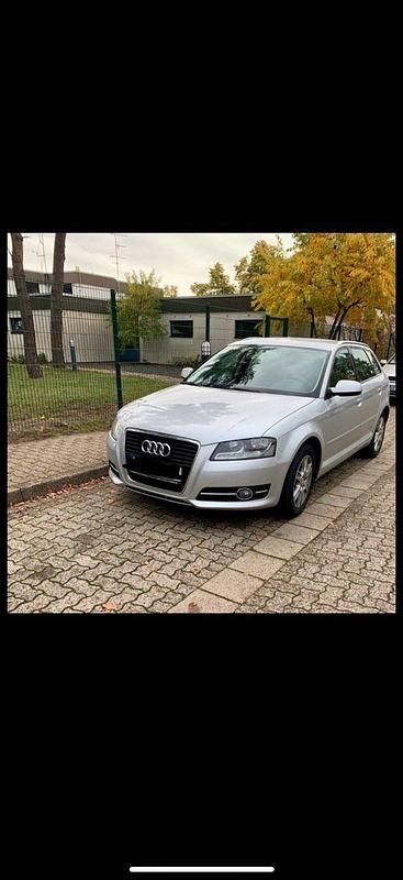 Gebraucht Audi A3 Ambiente 105 PS (77 kW) 2011 Silber Kleinwagen