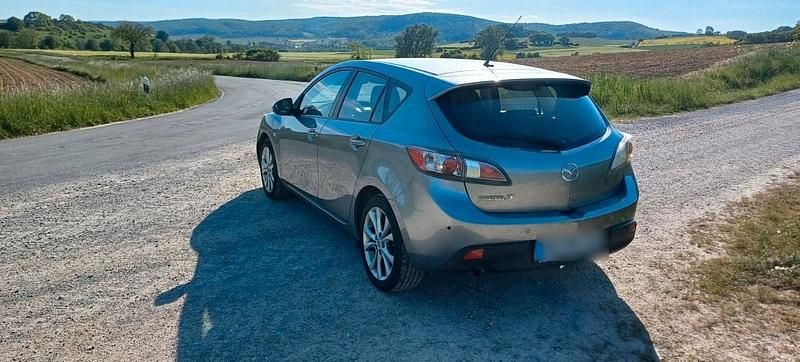 Grau Gebraucht 2010 Mazda 3 Limousine | 2.000 € - Bild 1/4