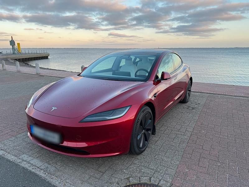 Gebraucht Tesla Model 3 Long Range AWD 323 kW (440 PS) 2024 Rot Limousine
