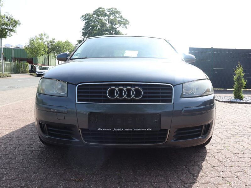 Grau Gebraucht 2004 Audi A3 Limousine | 2.250 € (Fairer Preis) - Bild 1/4