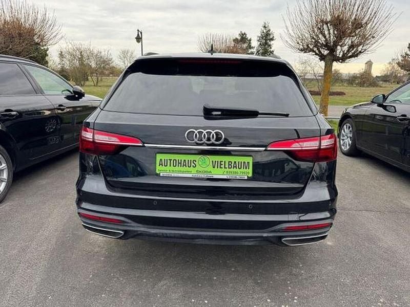 Gebraucht Audi A4 Basis 150 PS (110 kW) 2022 Schwarz Kombi