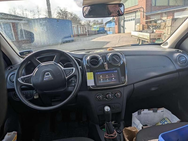 Gebraucht Dacia Sandero 75 PS (55 kW) 2017 Rot Limousine