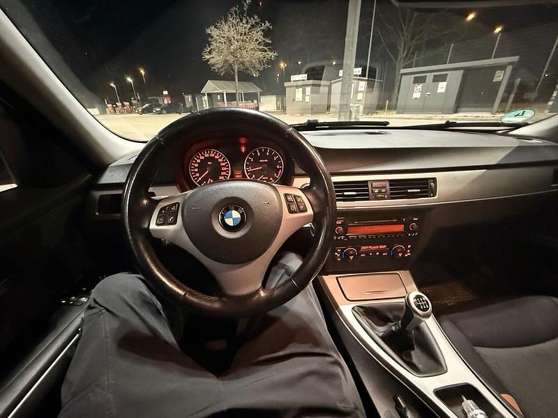 Gebraucht BMW 320 150 PS (110 kW) 2006 Grau Limousine