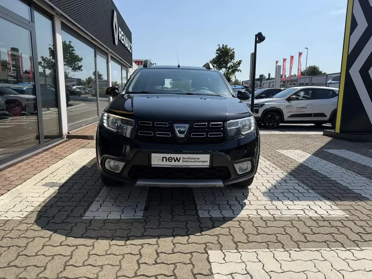 Gebraucht Dacia Sandero Celebration 90 PS (66 kW) 2019 Schwarz Limousine