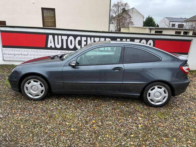 Tenoritgrau, metalliclack Gebraucht 2006 Mercedes C160 Coupé | 4.500 € (Fairer Preis) - Bild 1/4