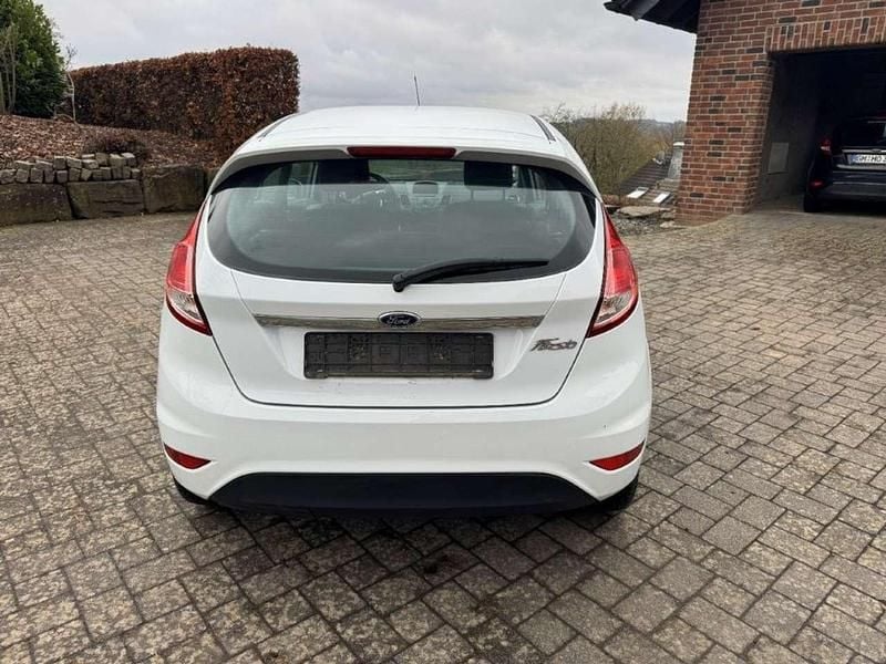 Gebraucht Ford Fiesta Titanium 95 PS (69 kW) 2014 Weiß Kleinwagen