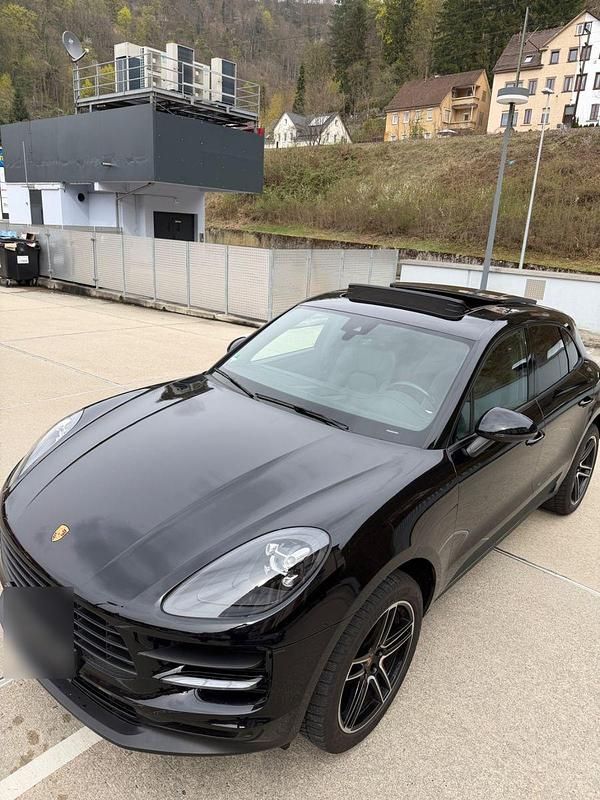 Second-hand Porsche Macan 245 CP (180 kW) 2019 Negru SUV