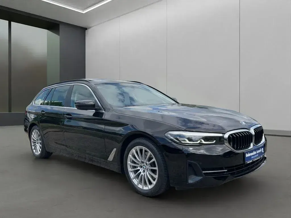 Gebraucht BMW 520 Sport Line 190 PS (139 kW) 2023 Schwarz / schwarz ii Kombi