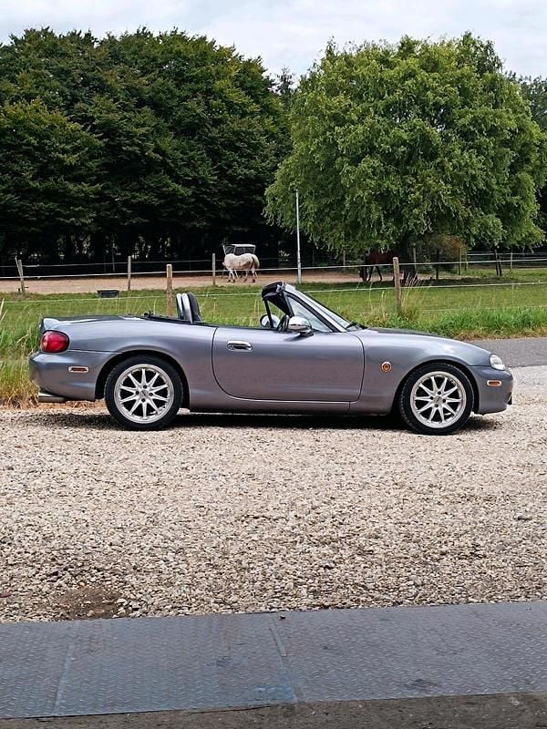 Grau Gebraucht 2004 Mazda MX5 Cabrio | 3.900 € (Guter Preis) - Bild 1/4