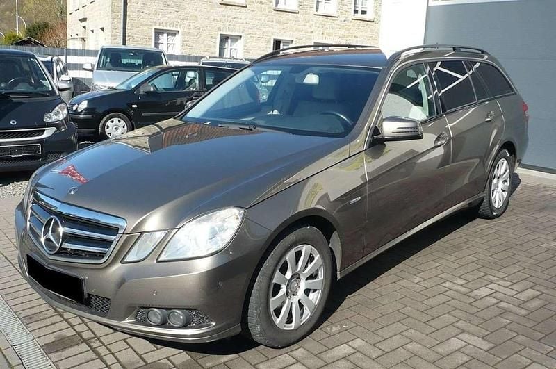 Gebraucht Mercedes E220 170 PS (125 kW) 2010 Braun Kombi