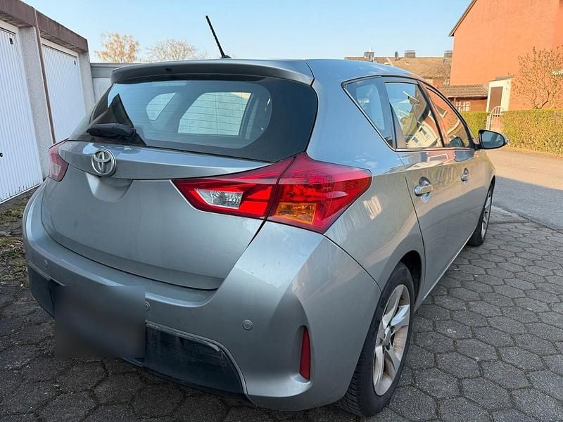 Gebraucht Toyota Auris 99 PS (72 kW) 2013 Grau Limousine