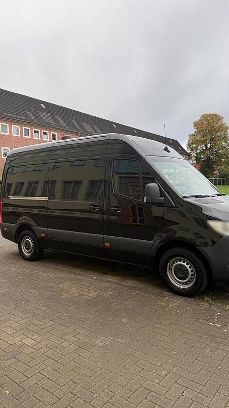 Gebraucht Mercedes Sprinter 170 PS (125 kW) 2024 Schwarz Van