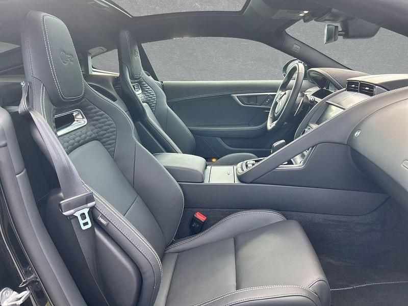 Gebraucht Jaguar F-Type R 582 PS (428 kW) 2022 Santorini black Coupé