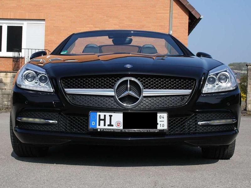 Schwarz Gebraucht 2015 Mercedes SLK200 Cabrio | 23.199 € (Etwas zu teuer) - Bild 1/4