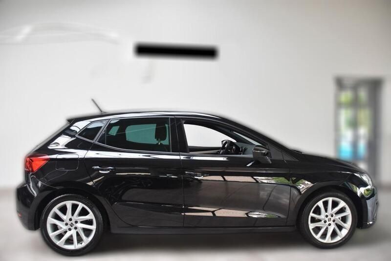 Schwarz metallic Gebraucht 2024 Seat Ibiza FR | 17.610 € (Guter Preis) - Bild 1/4