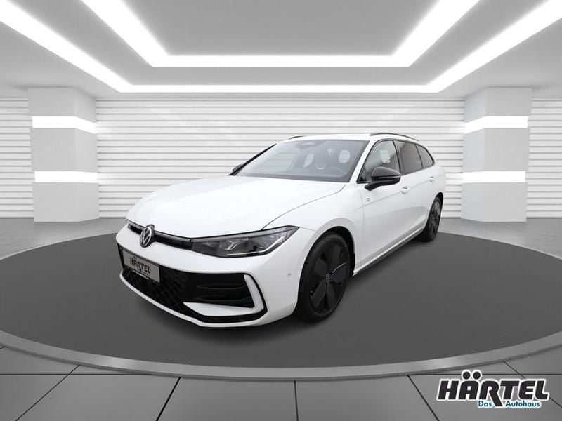 Gebraucht VW Passat Style 150 PS (110 kW) 2024 Oryxweiß perleffekt (weiß) Limousine