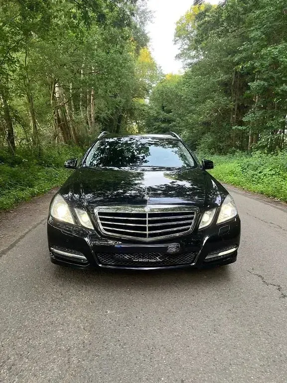 Gebraucht Mercedes E250 Avantgarde 204 PS (150 kW) 2010 Schwarz Kombi