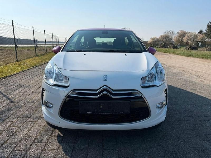 Gebraucht Citroën DS3 Chic 95 PS (69 kW) 2012 Weiß Kleinwagen