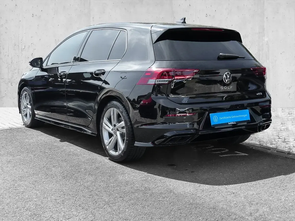 Gebraucht VW Golf VIII R-line 150 PS (110 kW) 2024 Grenadillschwarz (metallic) Limousine