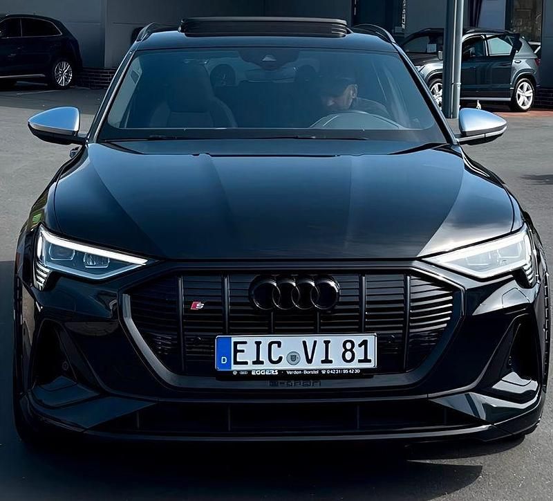 Gebraucht Audi e-tron Ambiente 369 kW (503 PS) 2021 Schwarz SUV