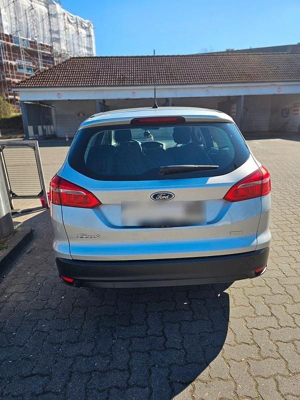 Gebraucht Ford Focus 101 PS (74 kW) 2016 Silber Kombi