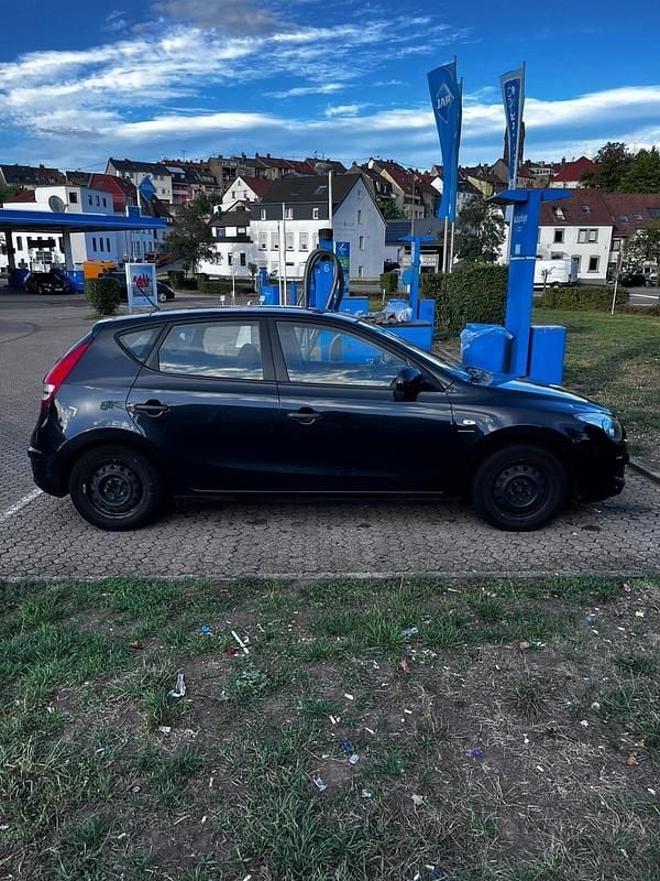 Schwarz Gebraucht 2009 Hyundai i30 Kleinwagen | 3.499 € (Fairer Preis) - Bild 1/4