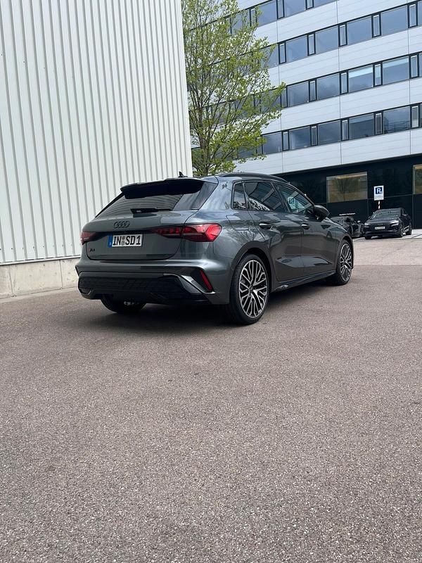 Gebraucht Audi A3 Sportback S-Line 150 PS (110 kW) 2024 Grau Kleinwagen