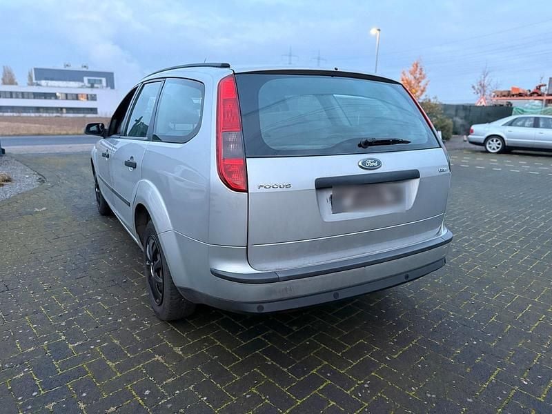 Silber Gebraucht 2005 Ford Focus Kombi | 700 € (Superpreis) - Bild 1/4