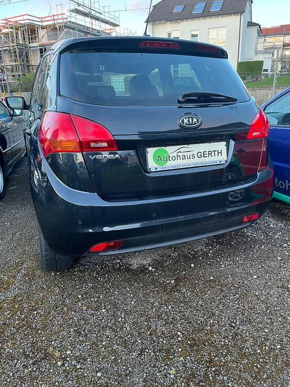 Gebraucht Kia Venga 125 PS (91 kW) 2010 Schwarz Kleinwagen