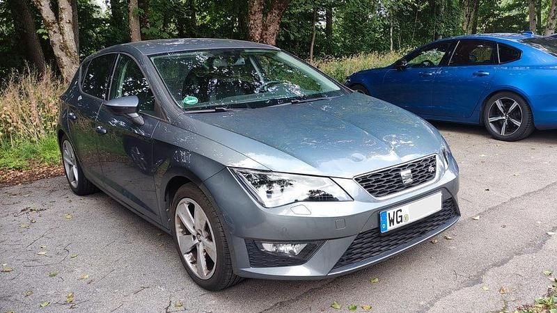 Grau Gebraucht 2013 Seat Leon FR Limousine | 10.100 € (Fairer Preis) - Bild 1/4