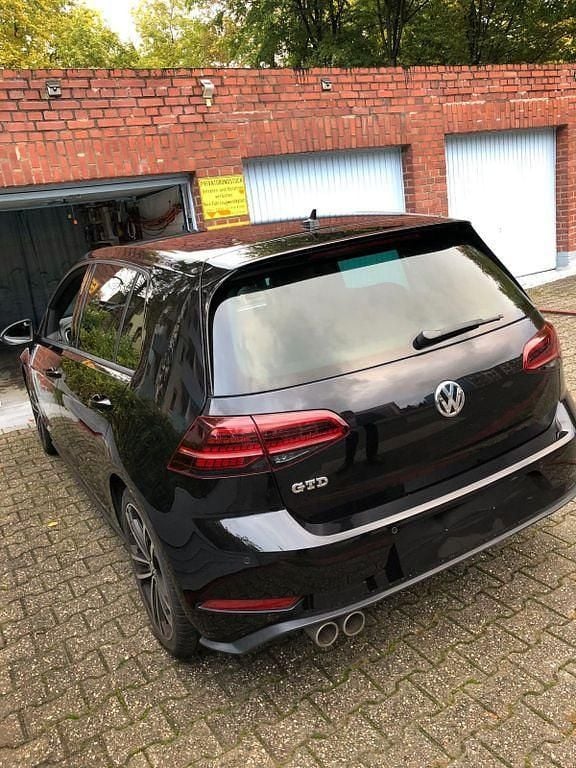Schwarz Gebraucht 2017 VW Golf VII GTD Limousine | 16.499 € (Guter Preis) - Bild 1/4