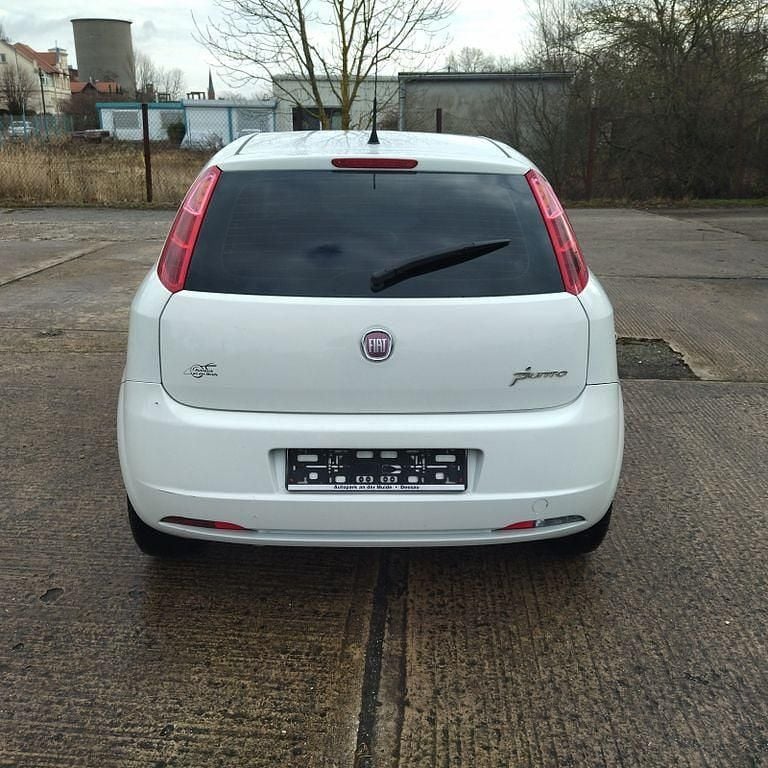 Gebraucht Fiat Punto Pop 69 PS (50 kW) 2011 Weiß Kleinwagen