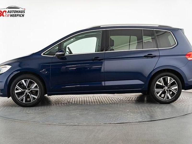 Gebraucht VW Touran Highline 150 PS (110 kW) 2020 Atlantik blue metallic Van / Kleinbus