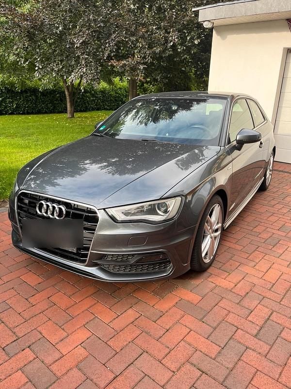 Grau Gebraucht 2015 Audi A3 S-Line Kleinwagen | 12.500 € (Guter Preis) - Bild 1/4